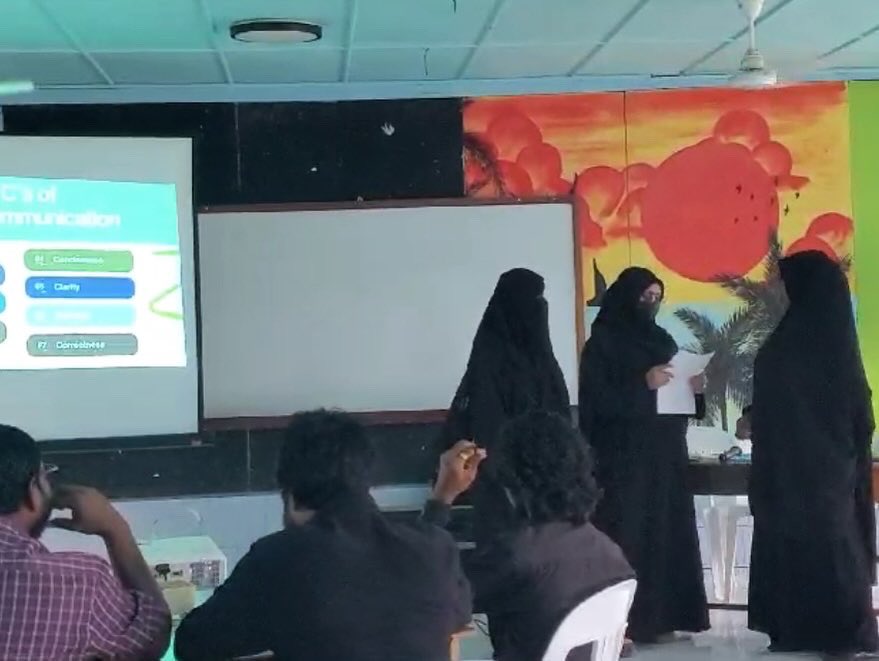 Empowering the youth at our Personal Development Workshop in N. Henbadhoo! 🚀 #youthempowerment #personaldevelopment #MEERYProject #NHenbadhoo