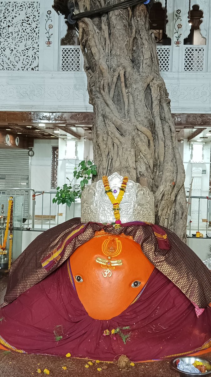 Back to Hyd, had a two hour train halt at Nagpur, used this opportunity to step out of the station and revisit past memories of Nagpur. 
Could manage to see the nearby famous old tekdi Ganpati temple. 
Travel and time heal, not all, but many things. 
#HealingJourney