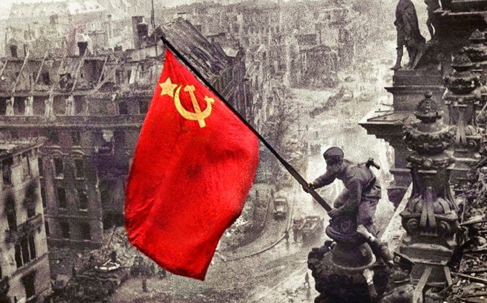 Buenos días ✊🚩 hoy me levanto celebrando un aniversario más en que el Ejército Rojo venció a la Alemania Nazi durante la Segunda Guerra Mundial.

¡ No más nazismo en mi Planeta!