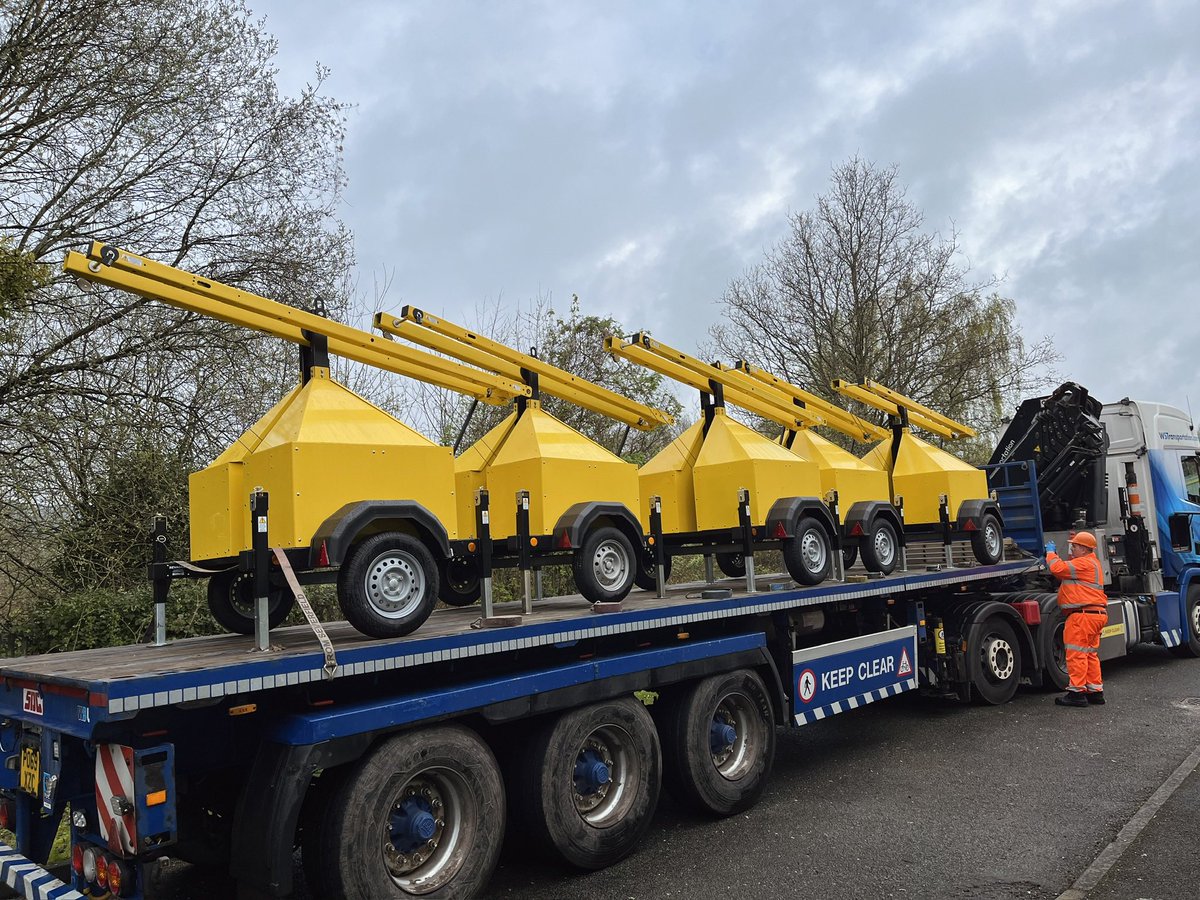 RevaderSecurity's tweet image. Our latest batch of mobile CCTV towers being delivered for customer deployment. Get in touch to find out how we could help with your surveillance needs! #mobilecctv #cctv #security
