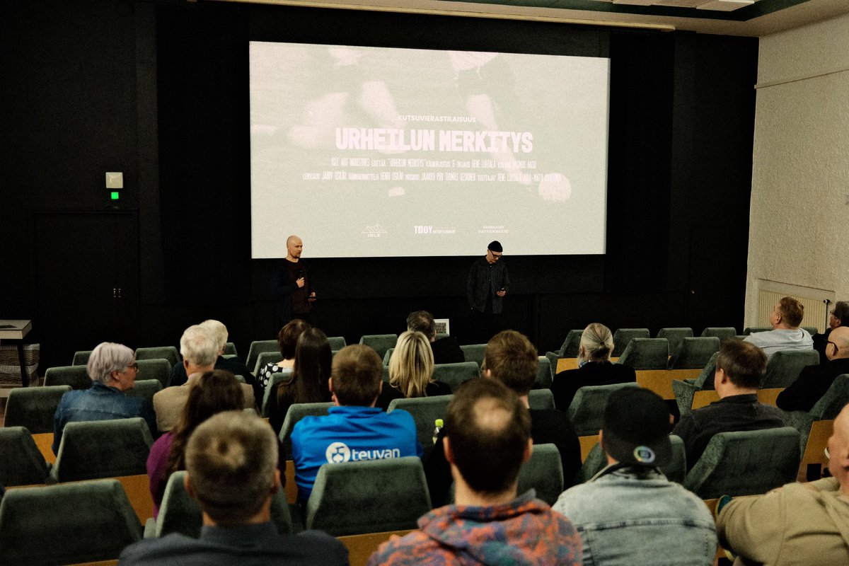 ”Tarkoitus on saada katsojat havahtumaan, miten paljon, usein vain muutama ihminen, tekee työtä monien harrastamisen mahdollistamiseksi.”

Kulttuuriteko Teuvalta! 📹 Lue lisää:

byyri.com/dokumenttielok…

#jalkapallo #urheilu #seuratyö