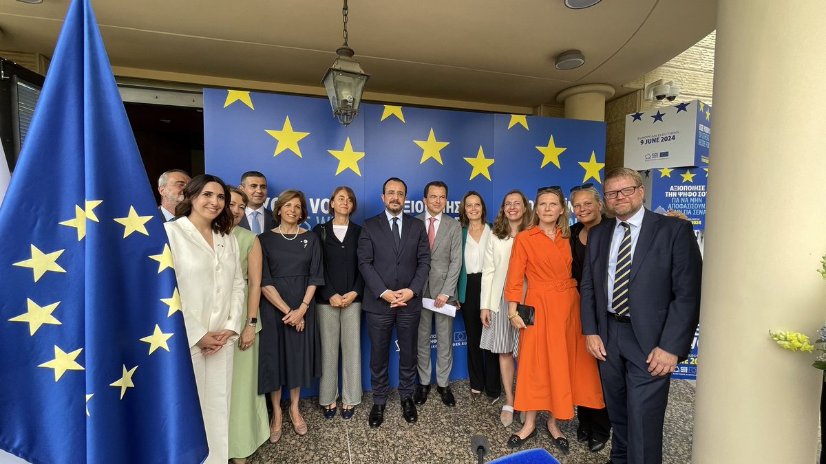 Today, alongside ambassadors of EU Member States, and in the presence of President @Christodulides and Commissioner @SKyriakidesEU, @EUCYPRUS and @Europarl_CY hosted a special reception at EU House to mark #EuropeDay. A day of optimism and pride in how far we have come together!