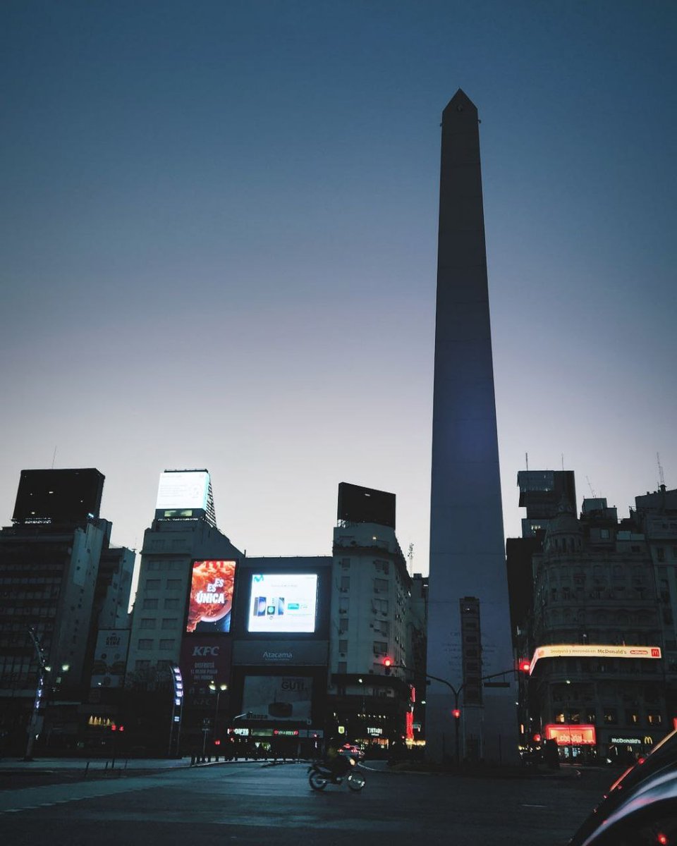 Despierta la ciudad de la furia. Jueves frio con cielo despejado.

#BuenosAires