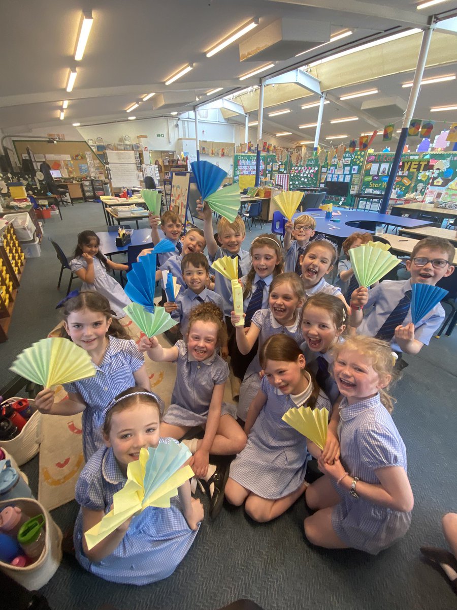 Primary 2 have been busy at the creative area this morning. Due to the hot weather the children decided to make fans to cool down. Fantastic job !