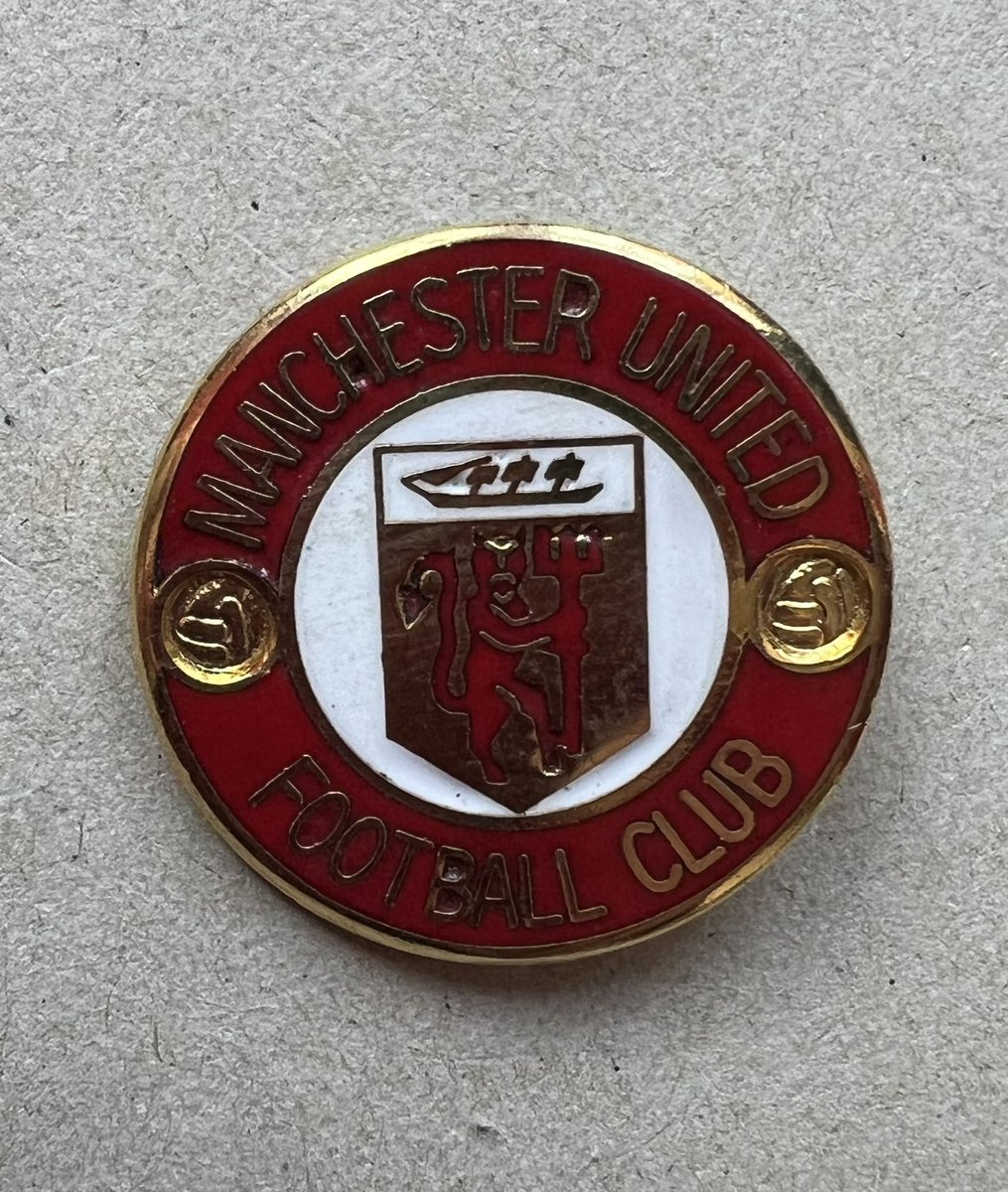 Today’s badge of the day. A classic from the late 80’s from Reeves. #MUFC #UTFR #GGMU #ManchesterUnited