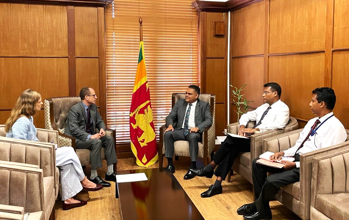 High Commissioner @AmbEricWalsh was pleased to meet with State Minister @ShehanSema to discuss 🇨🇦 international assistance in areas of #ClimateSmart agriculture, #demining & languages equality as well as extend support for economic stabilization efforts in #SriLanka