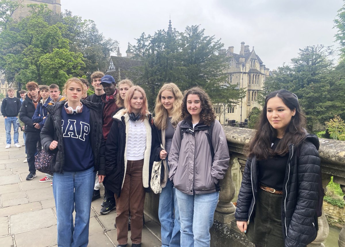 🎓✨ 24 of our 6.1 students enjoyed a fantastic day @hilda_beastoxf where they attended a seminar about applying to Oxbridge, had a Q and A from a current student, attended a maths taster along with lunch and a college tour. 🤩 #YourEsher #Oxbridge #SixthForm #University
