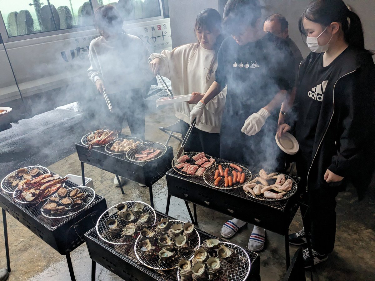 お休みの日にみんなでBBQ
高級食材😄
伊勢海老、アワビ、Ａ５肉