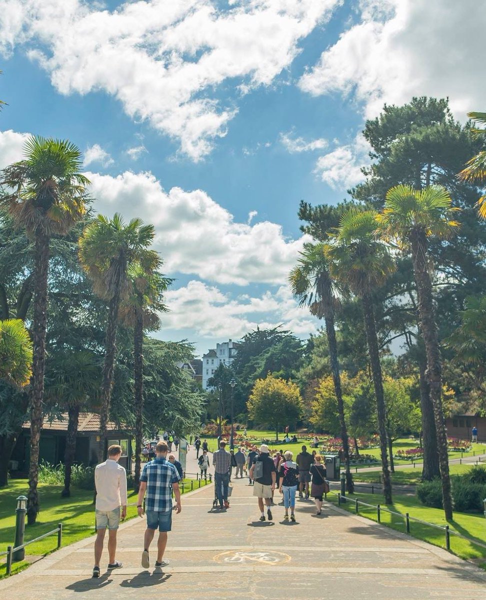 Take a stroll and discover Bournemouth's beautiful tree lined lower gardens which lead all the way to the seafront... #LoveBournemouth⁠ ⁠ bournemouth.co.uk/things-to-do/b…