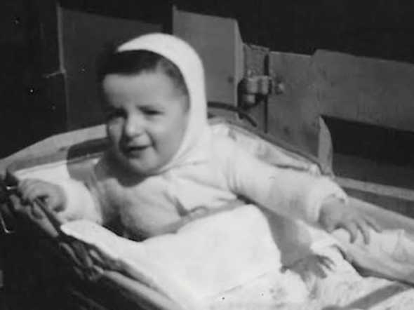 9 May 1939 | A Dutch Jewish boy, Marcel Jacobs, was born in Enschede. He was deported to #Auschwitz in February 1943 with his mother Rika and his 7-year-old sister Marlene. They were all murdered in a gas chamber after the arrival selection.