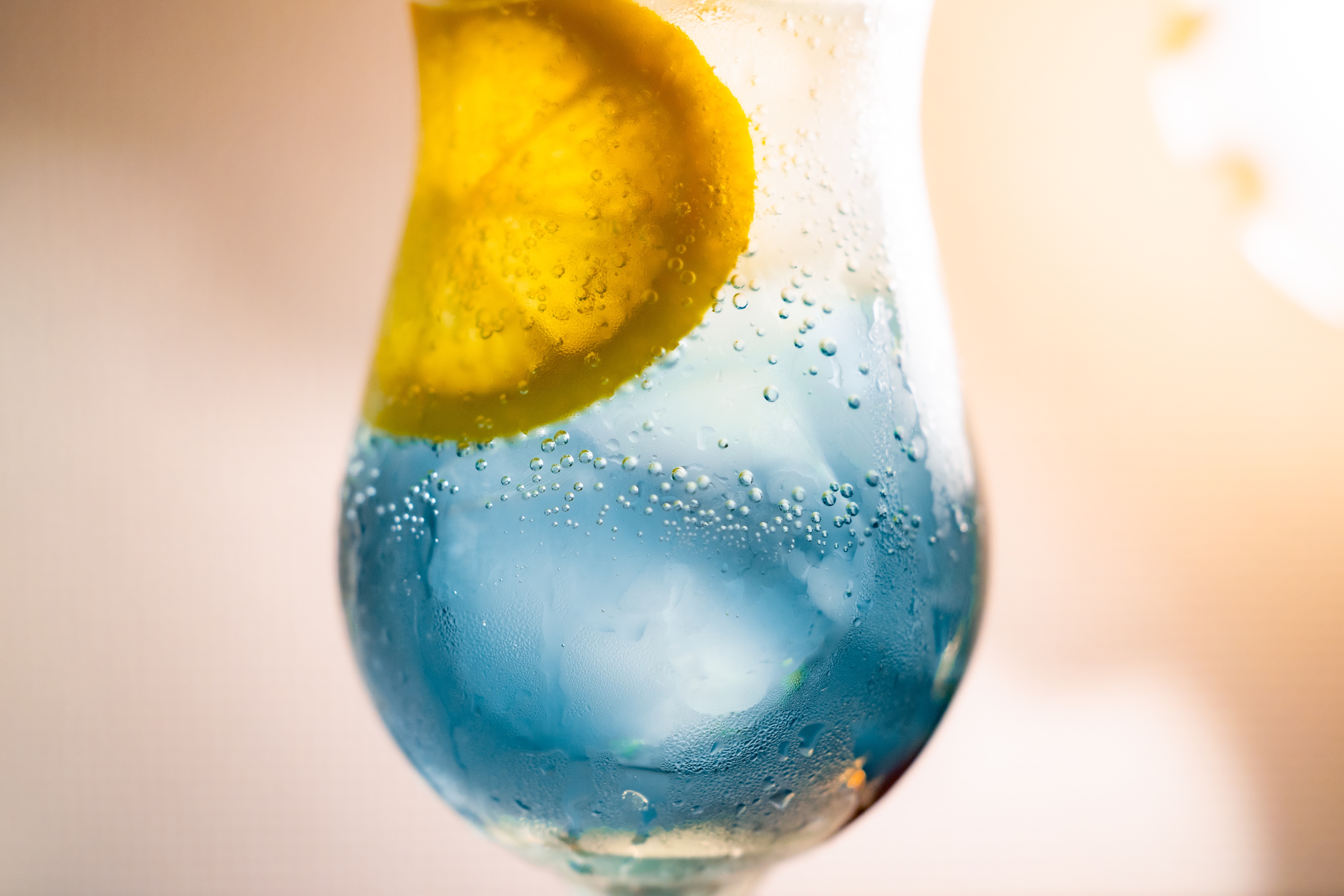 月の見える朝のクリームソーダ
