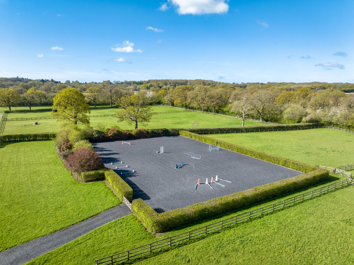 'Gaskyns represents a wonderful #equestrian estate, unusually positioned within the middle of its land and with a full complement of facilities immediately accessible.' James Machell, property agent. Explore more of this beautiful #countryhome. ➡️ savi.li/6011YV167