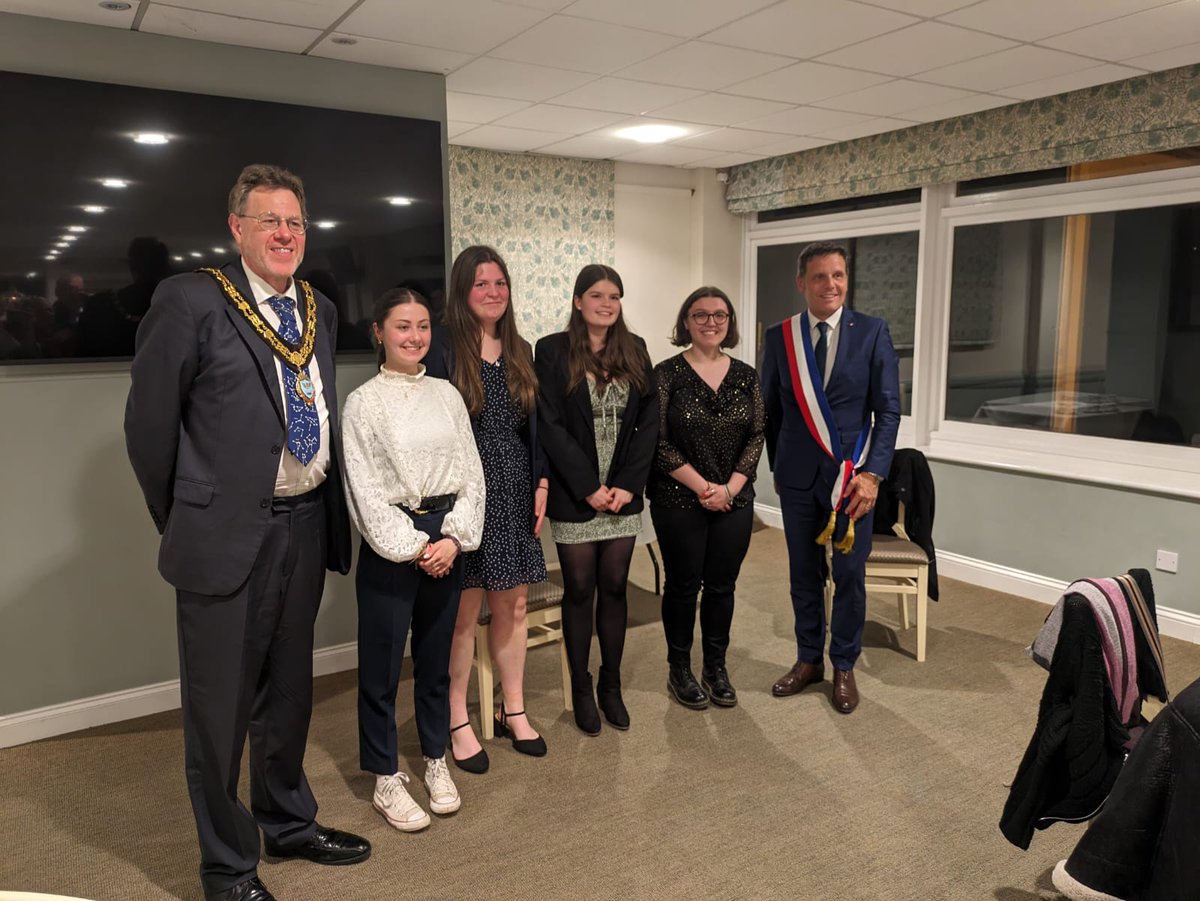 Recently two Huish A Level French students received an award from the Mayor of Lisieux and were invited to attend a civic dinner to celebrate the recent Lisieux-Taunton twinning event. It was a great opportunity for both and they represented the college wonderfully.