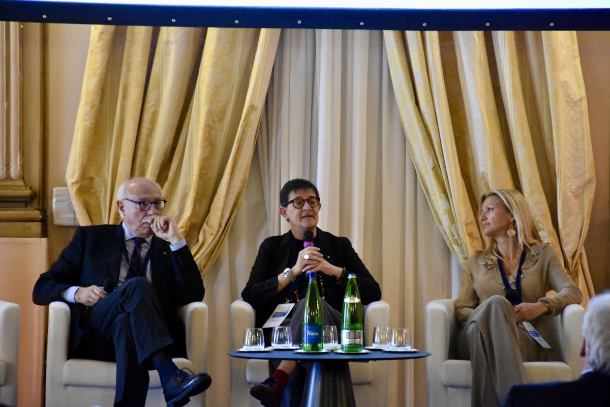 ItalCom_'s tweet photo. 📌 Oggi al Palazzo Brancaccio di Roma si svolge l’#AgendaSalute. Incontro promosso da @FondazioneTheBridge con l’Università degli studi di Milano e l’Università degli Studi di Pavia.
@RosariaIardino
#PressOffice #UfficioStampa
#Events #Sanità #Sotenibilità https://t.co/p0dbcQv27T