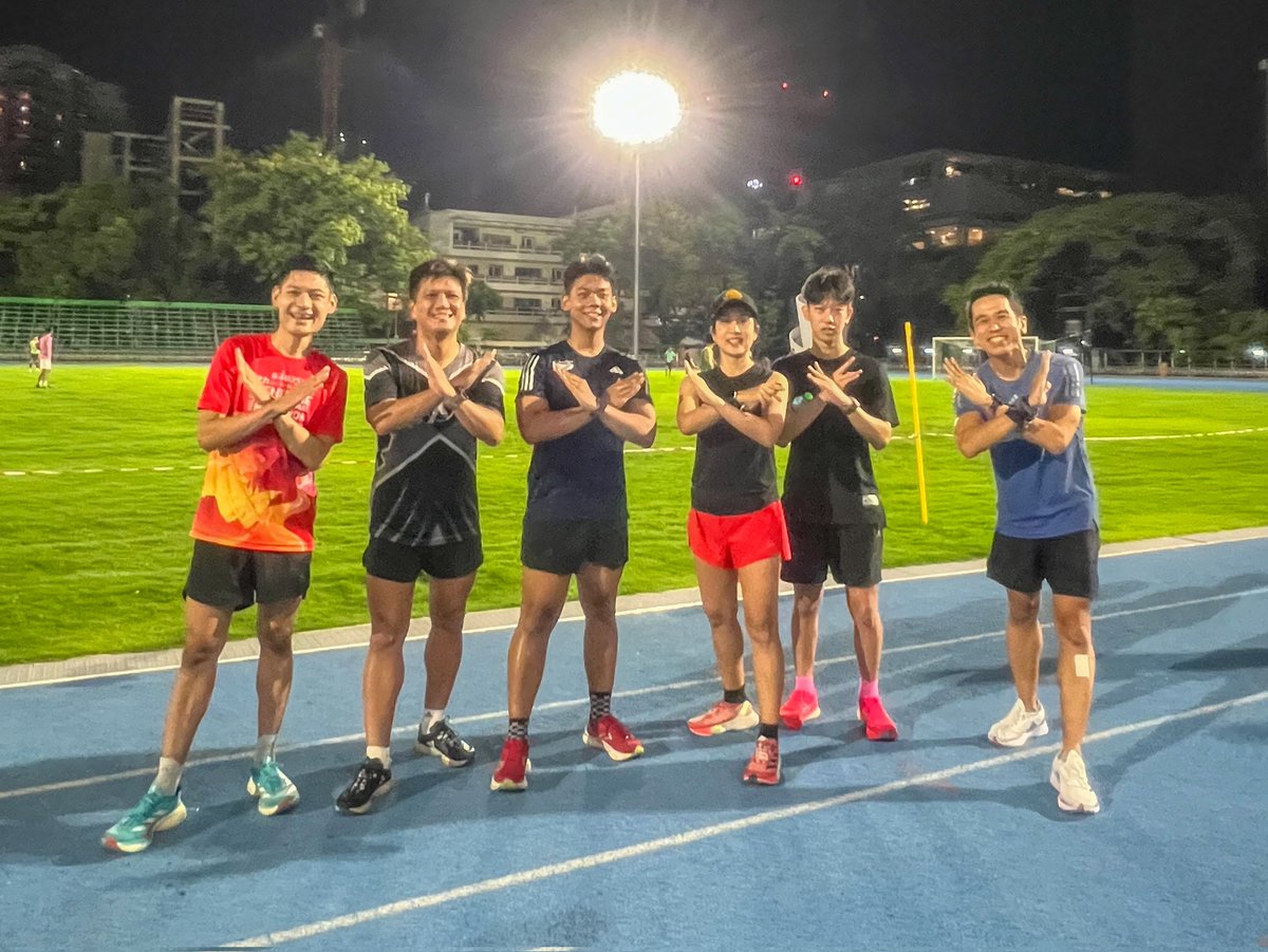 ลุงตุ๊ก และ ผองเพื่อน ที่กิจกรรม Adidas Running Training กับโค้ชเหรียง at UTK Stadium โดย ADIDAS RUNNERS BANGKOK 🫶 ดีใจที่ได้เจอกันครับ 🥰 

#adidasRunnersBangkok 
#adidasRunning 
#adidasThailand 

#theXteam #theXteamRunners 
#theXteamAndFriends
#tookkyrun