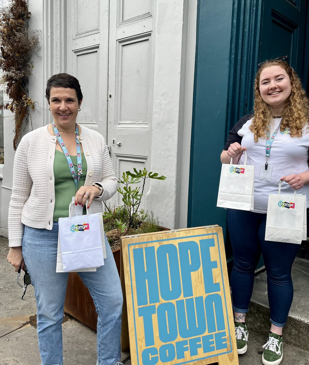 ☕️ Popped into @HopeTownCoffee in #Edinburgh for the launch of our 1️⃣0️⃣0️⃣ Challenge!!

🌈 If you’re passing Broughton St. call in, make your coffee a #Coffee4Change & sign-up to our @changemh_ #fundraiser whilst you’re at it! 🪧 #getinvolved #mentalhealth changemh.org/100challenge/