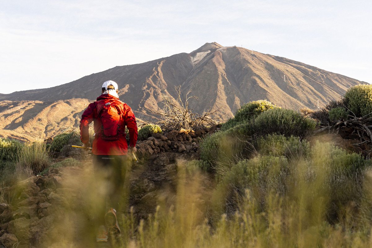 ¡La ultramaratón @TenerifeBlueTra ha llegado! Todo un reto para los más aventureros que se enfrentarán a una prueba sin precedentes. ¿Te apuntas? 📅 6-8 de junio 📍 El #Teide ¿Te lo vas a perder? Inscripciones abiertas: tenerife.utmb.world/es