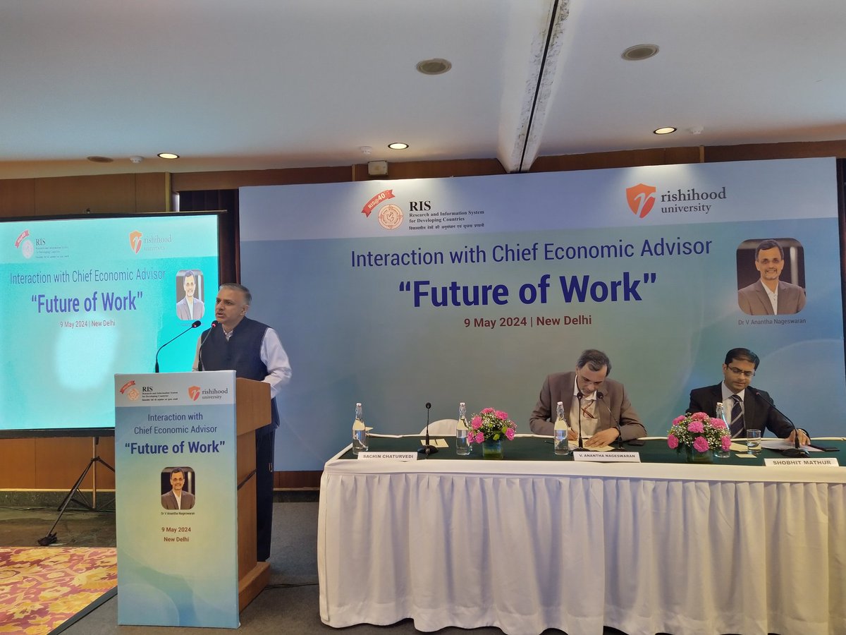 DG,RIS Prof.@Sachin_Chat making inaugural remarks on the 'Future of Work' themed Interactive session in partnership with Rishihood University with CEA, Dr. V Anantha Nageswaran. @RIS_NewDelhi