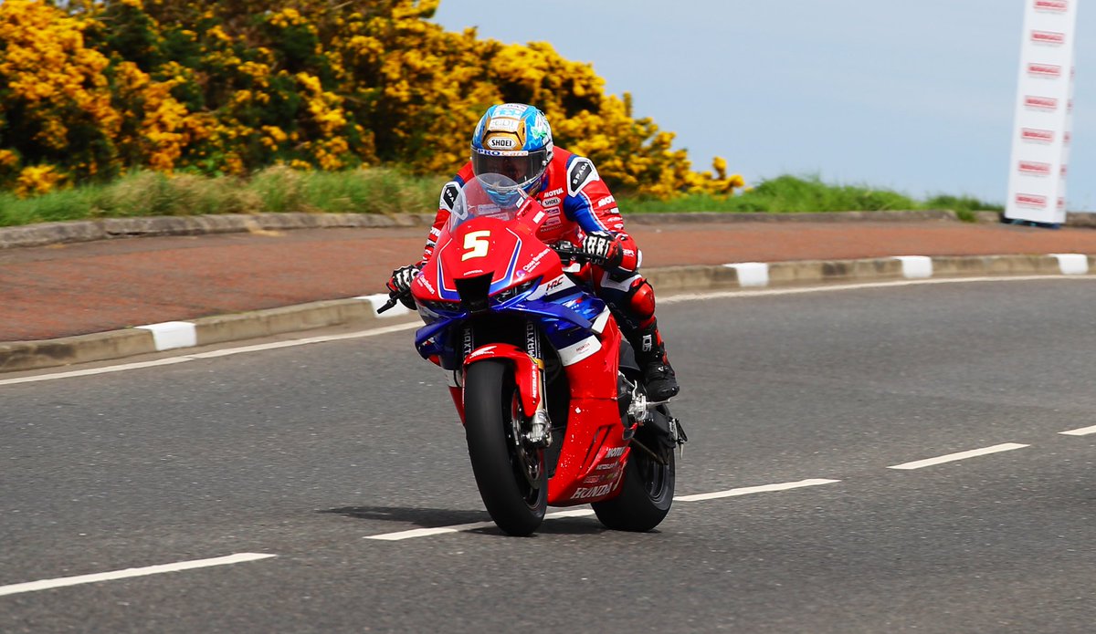 That’s Superbike qualifying 2 complete 🏁 @deanharrisonTT P4 @jm130tt P7 @nathanharr15on P24 #HondaRacing #Fireblade