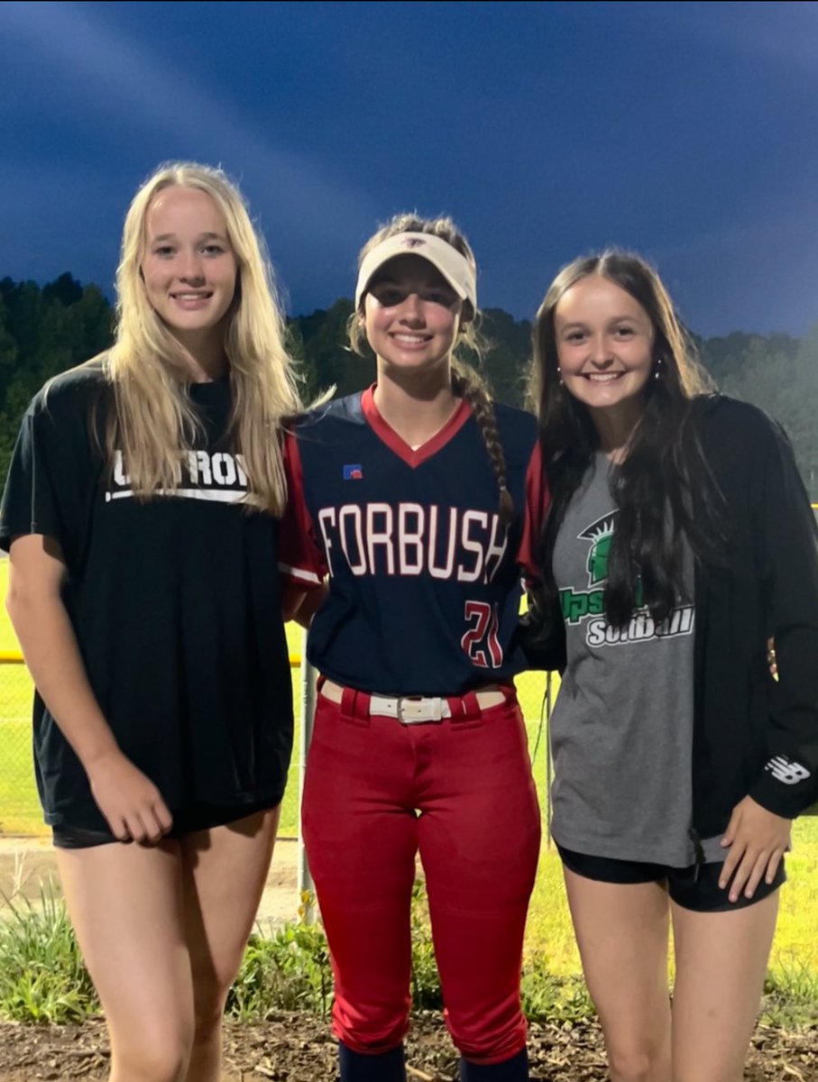@MaddyM_2028 and Mattie Leonhardt 2027 OF came to support @tatumfinney26 last night as Forbush played Bandys in the first round of the playoffs. Excited to have these ladies back together on the field soon! 💜⚡️@ThunderboltsOrg