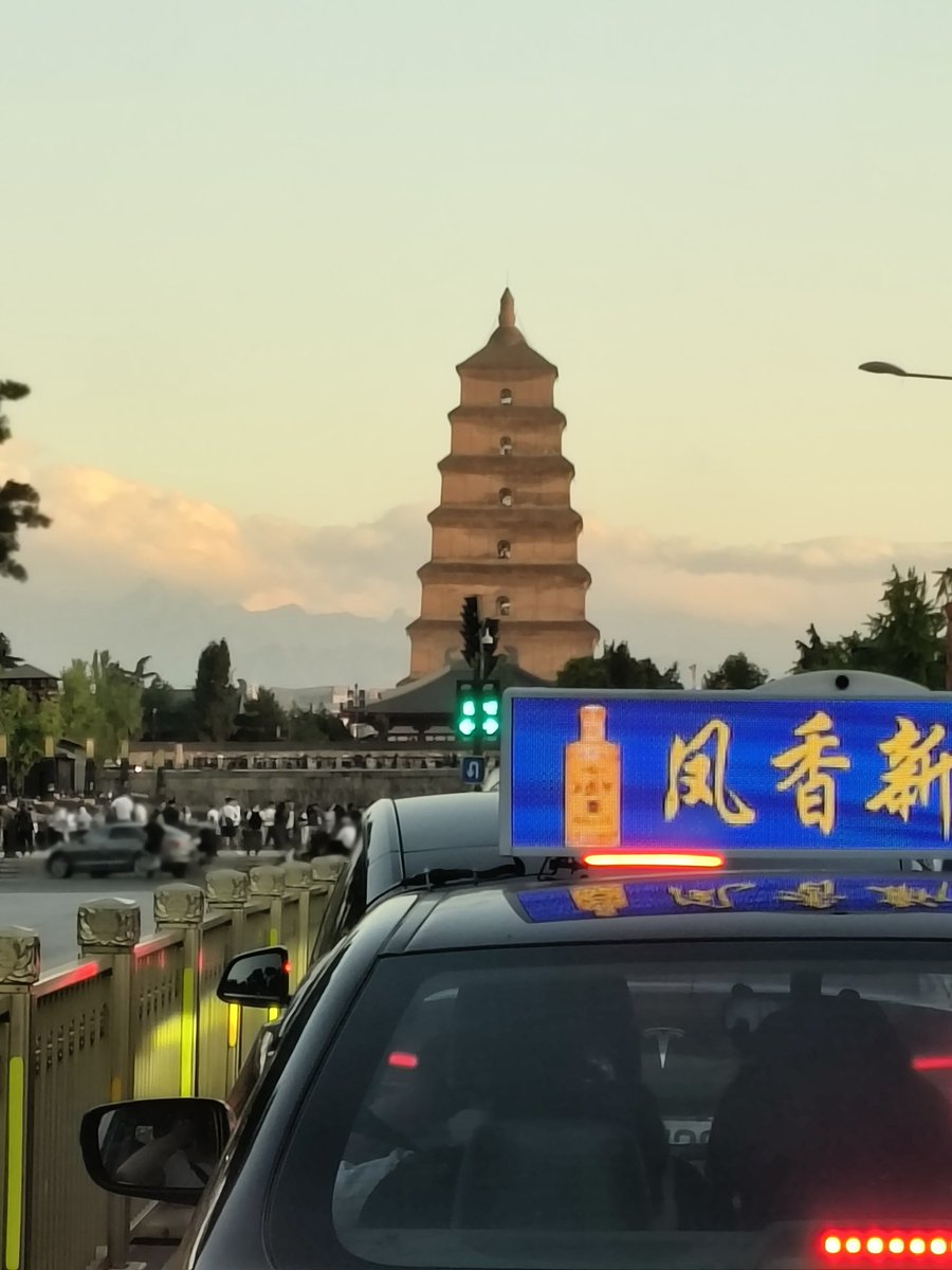 大雁塔真的斜了