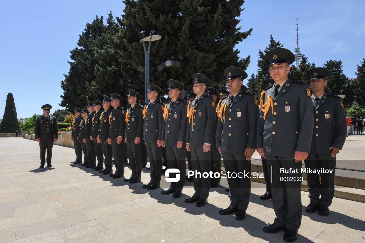 📣 Həzi Aslanovun məzarı 9 May - Faşizm üzərində Qələbə Günü ziyarət edildi 📌 Ətraflı: photostock.az/media/663C9C20… #9may #doqquzmay #QələbəGünü #FaşizmÜzərindəQələbəGünü #həziaslanovunməzarı #məzar #həziaslanov #gününfotosu #photo2024 #photostockaz