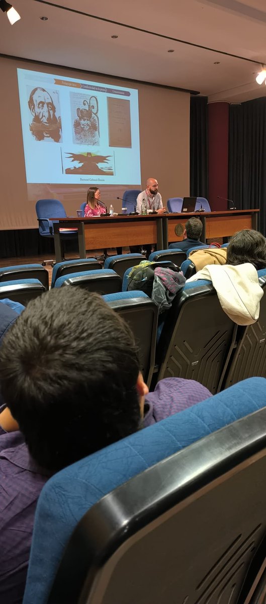 Cinco mesas paralelas y 33 comunicaciones tienen lugar en estos momentos.

Historia, comunicación y medios se citan en los rincones de la <a href="/FyL_UVa/">Filosofía y Letras, Universidad de Valladolid</a>.

#JovenesAsHisCom2024
