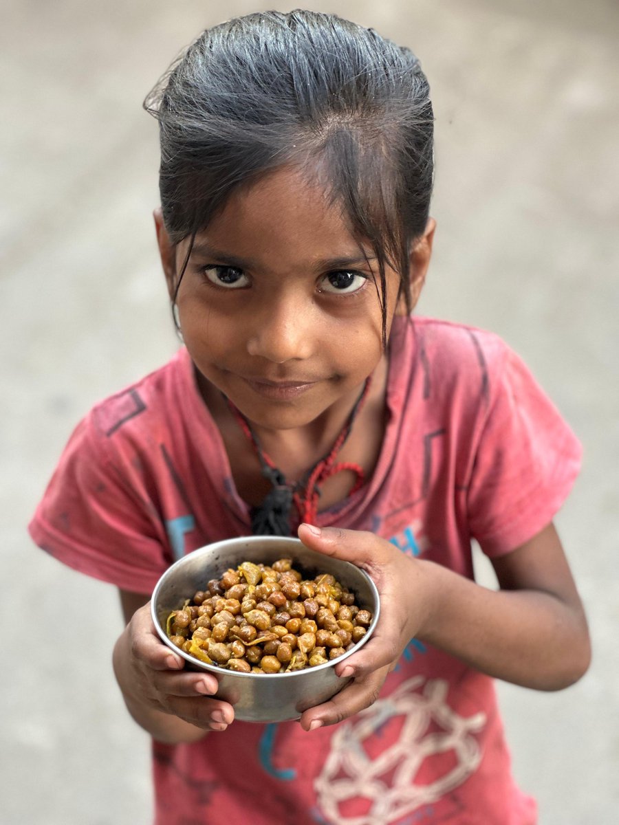 Proud to partner with Zomato for #FeedingIndia! Today, we served 180 free meals to underprivileged children in need of proper nutrition. After seven years of commitment, we're seeing the impact firsthand. Together, we're making a difference! #NGO #Zomato #CommunityImpact 🍲