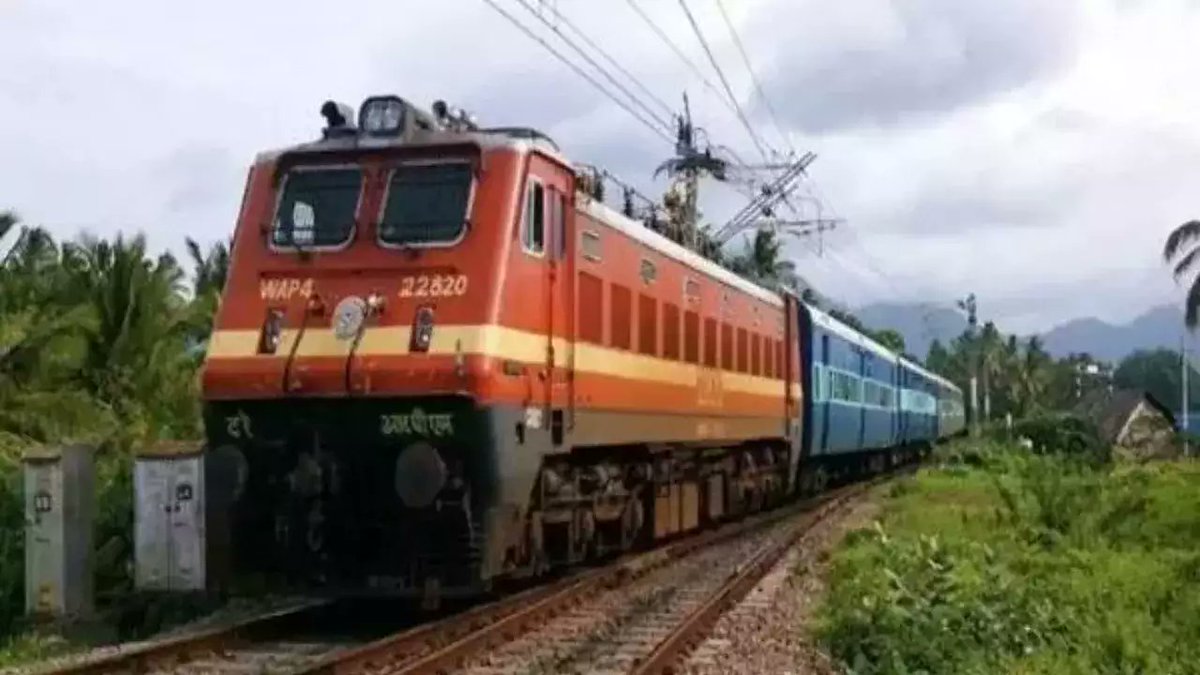 ET_Infra's tweet image. Railway Ministry enhances project sanctioning powers of GMs, DRMs to fast-track infra work etinfra.com/s/ma4wnrs via @ET_Infra #railway #indianrailway #infrastructureprojects