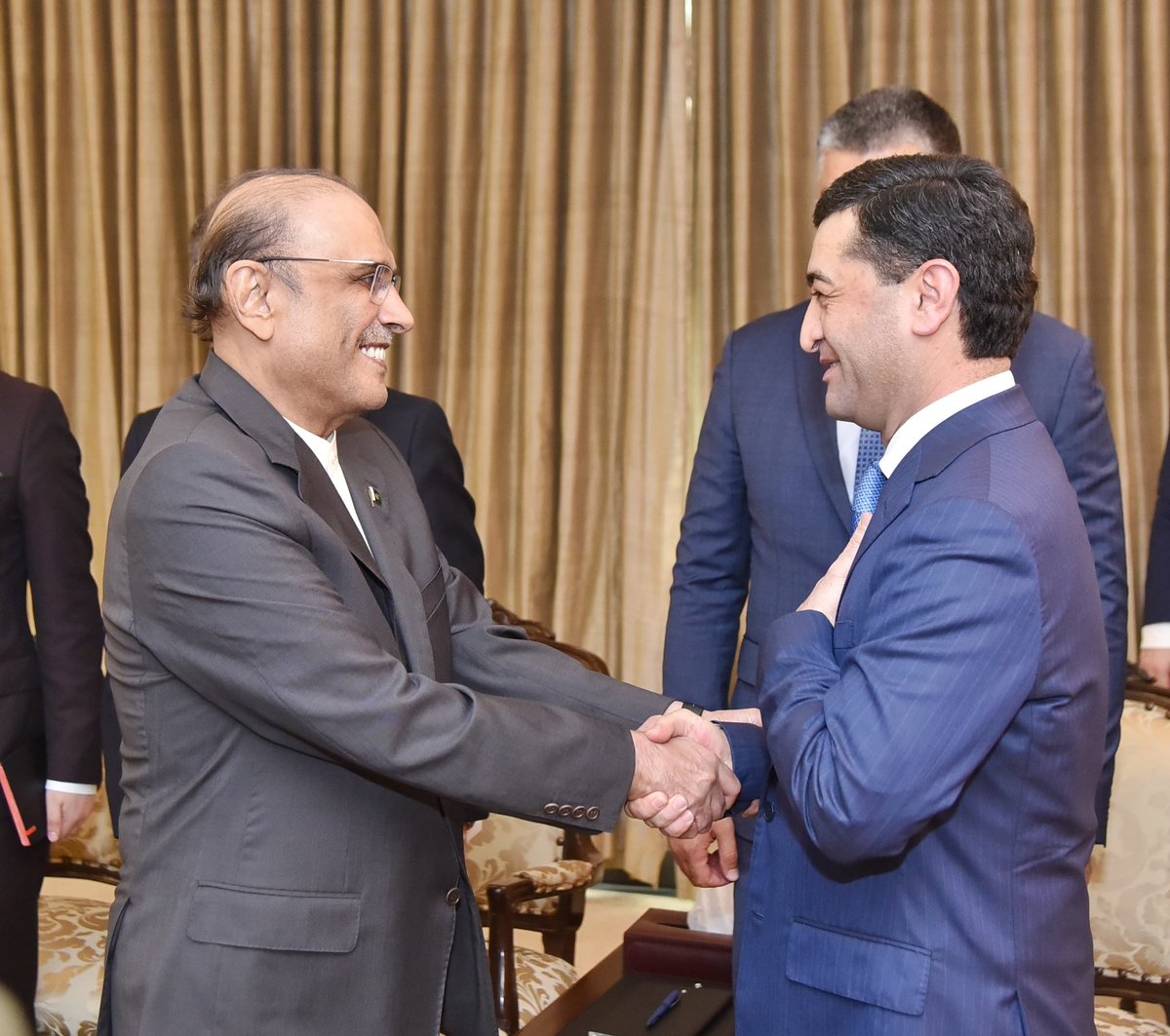 President @AAliZardari welcoming the Foreign Minister of Uzbekistan, Mr Bakhtiyor Saidov, at Aiwan-e-Sadr