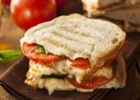 Croque tomate mozzarella #different_recipes #frenchfood #food #foodporn #instafood #foodie #france #foodstagram #yummy #paris #foodphotography #foodlover #restaurant #french #delicious #homemade #recipe #recipes #lunch #Sandwich