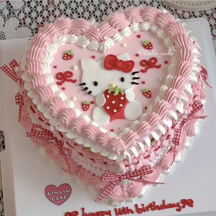 Strawberry Hello Kitty cake 🍓
