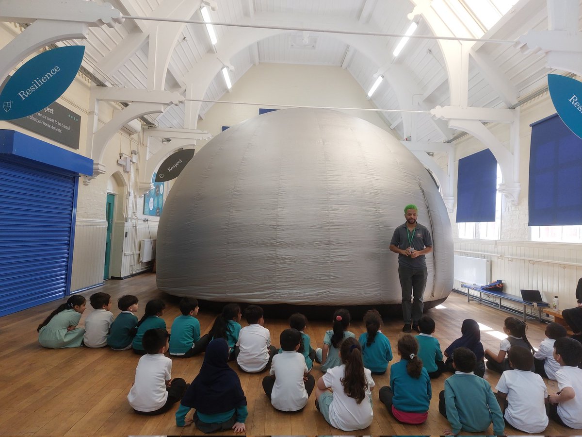 ✨️ Reception loved blasting off into space with the @wonderdome1! 🚀 #teamtindal @arktindal