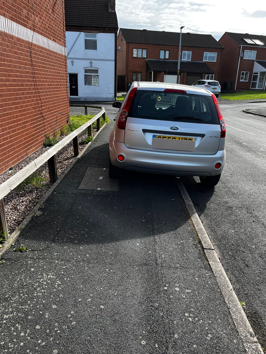No space for wheelchairs.
Every house on this particular road has a driveway too!
#parkconsiderately #pavementparking #selfishparking #illegalparking #cradleyheath #sandwell #rowleyregis #disabledaccess #wheelchairaccess #ableism #everydayableism