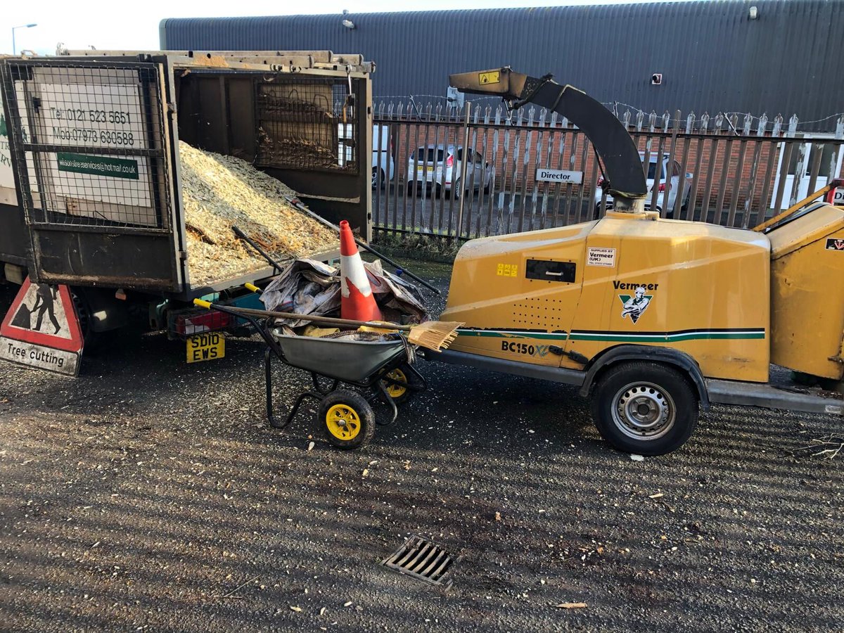 Our Mammoth Duo wheelbarrow in action! We recently had some trees cut down at the TWP HQ, and our @Bullbarrow Mammoth Duo #wheelbarrow was the one for the job! 💪 Proudly #manufactured by us, this heavy-duty wheelbarrow makes light work of any task🌳 #ukmfg #supportukmfg