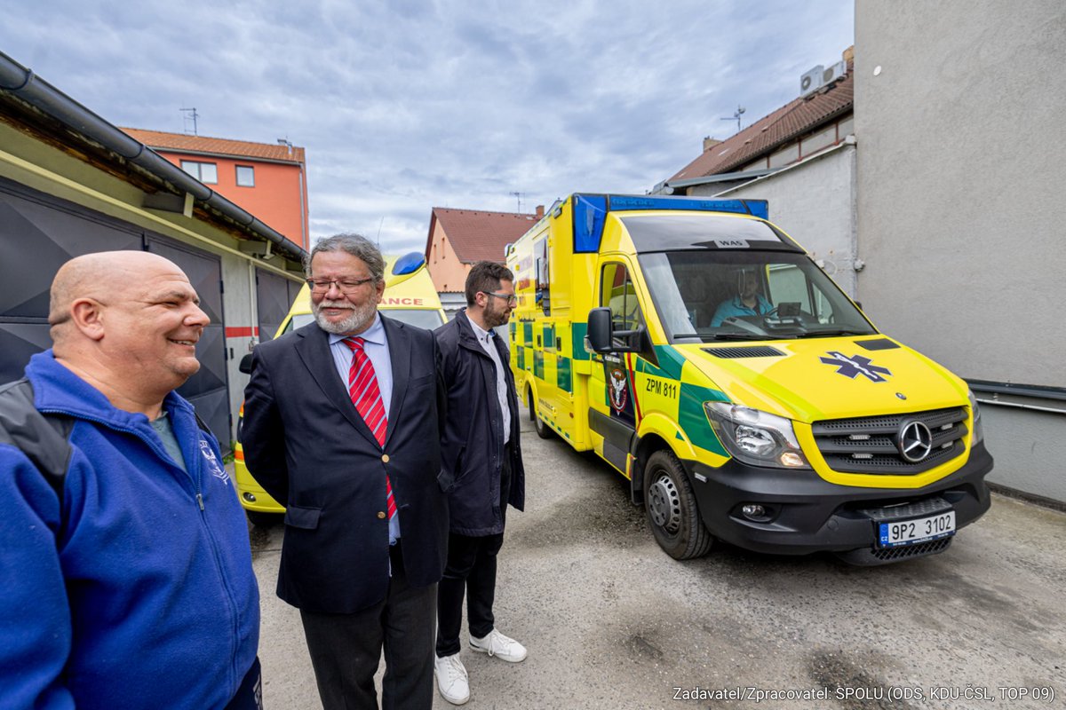 Dopravní a záchranná služba provozuje 12 sanitek a je smluvním partnerem Zdravotnické záchranné služby Plzeňského kraje. Vedle toho tato firma založená v roce 2004 poskytuje přepravy pacientů, zdravotnickou asistenci na kulturních a sportovních akcích nebo třeba organizuje