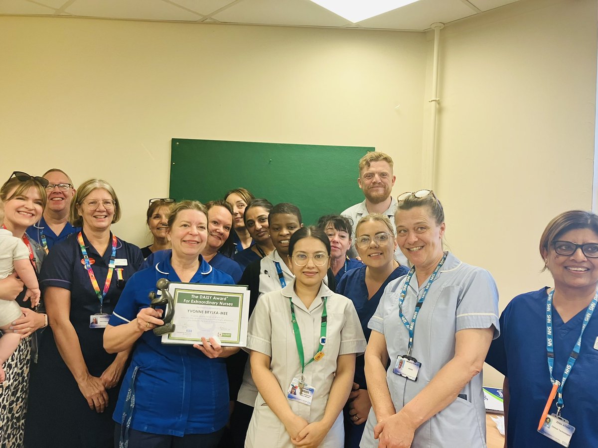 As we celebrate #NursesWeek we want to acknowledge Yvonne Brylka-Mee for providing steadfast support and comfort to her patients. Thank you for all that you do Yvonne. @Sh4zz4H @UHLJ2E @DAISY4Nurses @JudithSpiers