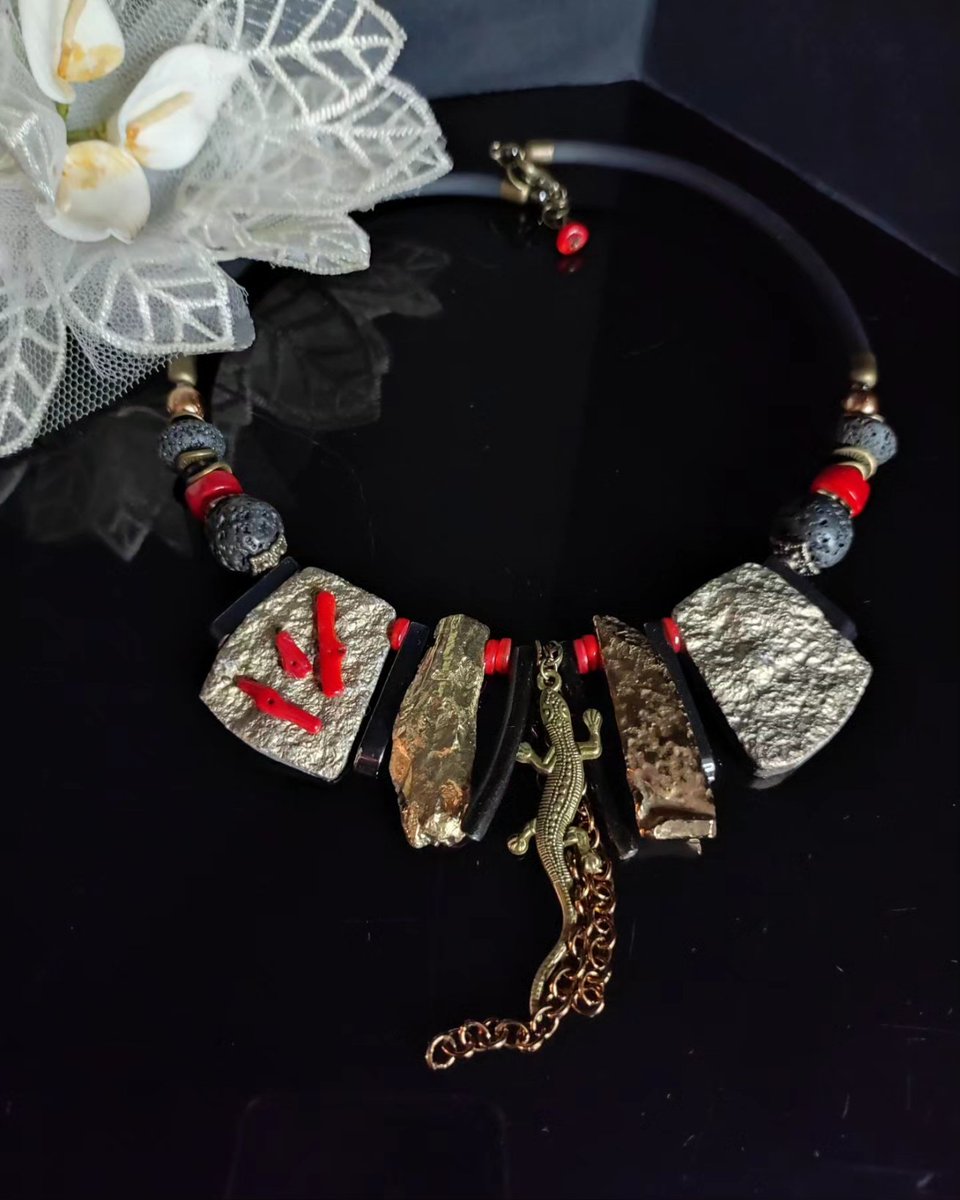 Gemstone choker necklace 
etsy.com/it/listing/159…
#necklace #necklaces #gemstonejewelry #handmadejewelry #EtsySeller #etsyshop #etsysale #etsygifts