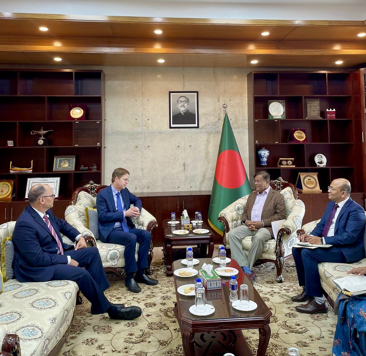 🇺🇸🫱🏼‍🫲🏽🇧🇩 Productive discussions with Foreign Minister Mahmud, Foreign Secretary Momen, State Minister of Primary and Mass Education Ali and other senior Government of Bangladesh officials. I focused on strengthening U.S.-Bangladesh relations, restoring and expanding opportunities