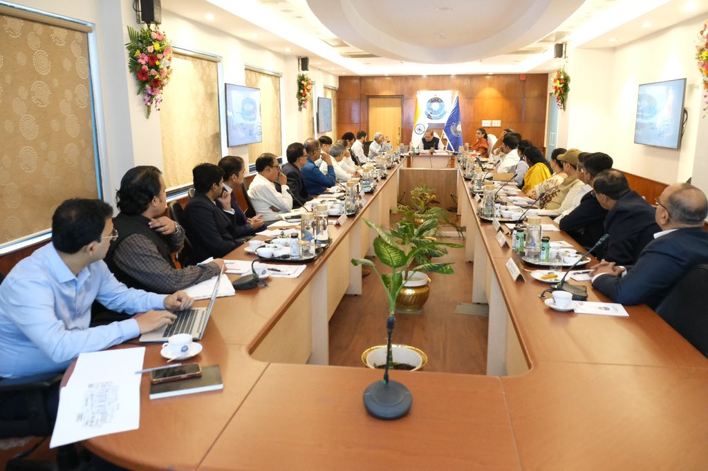 Chairman CBIC, Sh Sanjay Kumar Agarwal and Smt. Aruna Narayan Gupta Zonal Member interacted with senior officers of CGST, Mumbai Zone and the Directorates located in Mumbai. Chairman CBIC reviewed the performance and discussed measures to increase efficiency and effectiveness.