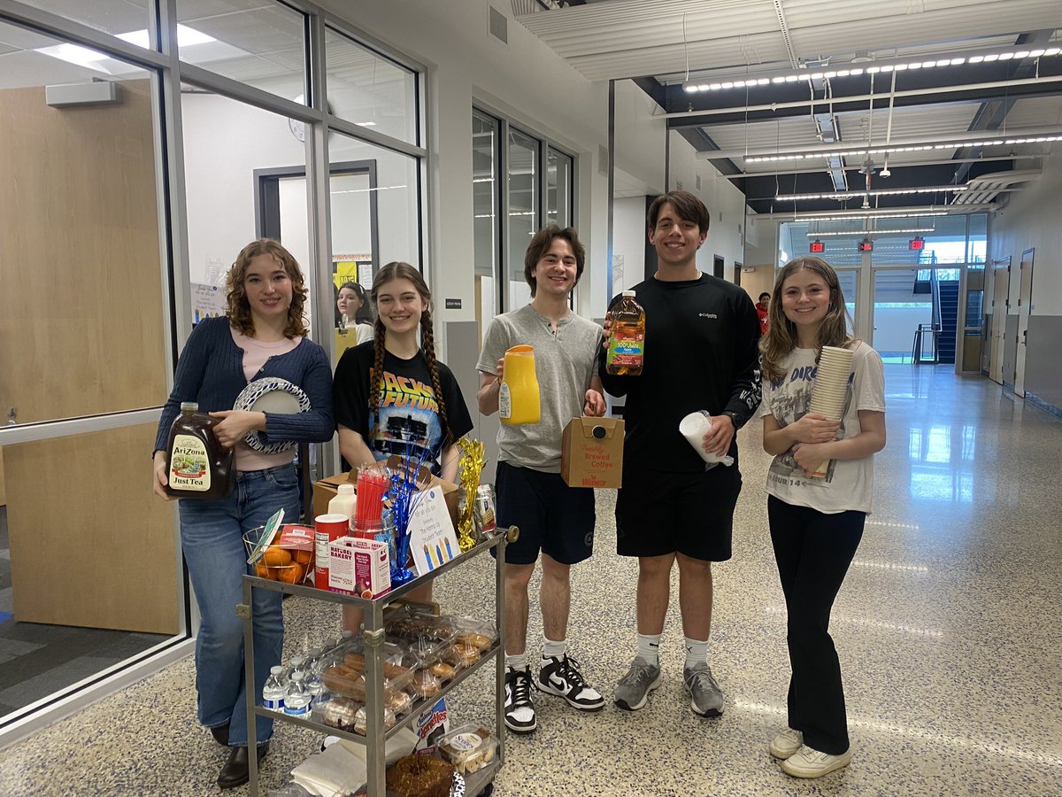 HORNS UP tweet media