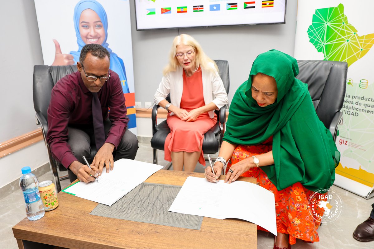 IGADsecretariat's tweet photo. As part of improving the quality of migration and displacement statistics within the #IGAD region, the Director of @IGADhealthS, Mme. @AlwanFathia, representing the IGAD Executive Secretary, H.E. @DrWorkneh, handed over  ICT equipment to the Institute of Statistics of Djibouti to support the data capabilities of Djibouti's Migration Unit. This support aims to strengthen Djibouti's Migration Unit's data capabilities, which is vital given Djibouti‘s geographical significance as a key migration corridor, ultimately improving their capacity to manage migration effectively.

The project is supported by @giz_gmbh 

#DataForGood
#CapacityBuilding