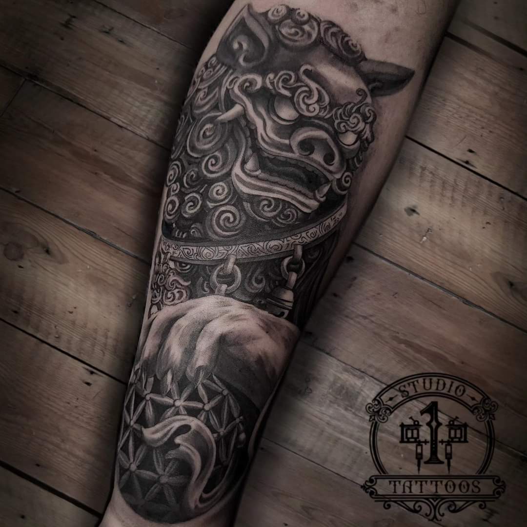 Studio1tat2's tweet photo. β©οΈ Chinese Foo Dog β©οΈ
By @startattooist
#tattoo #tattoos #tattooist #tattooartist #artist #art #Chinese #asian #foodog #asia #china #liondog #realistictattoo #Studio1TattooShop #Bexleyheath #Kent #LondonTattooArtist #Southlondon #London #LondonTattoo #LondonTattoos #england #Uk https://t.co/uJEGQvgQyT