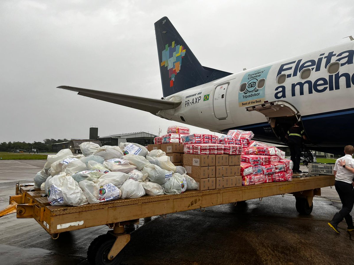 VÍDEO: Base Aérea de Canoas recebe 1º voo humanitário da Azul com donativos cavok.com.br/video-base-aer…