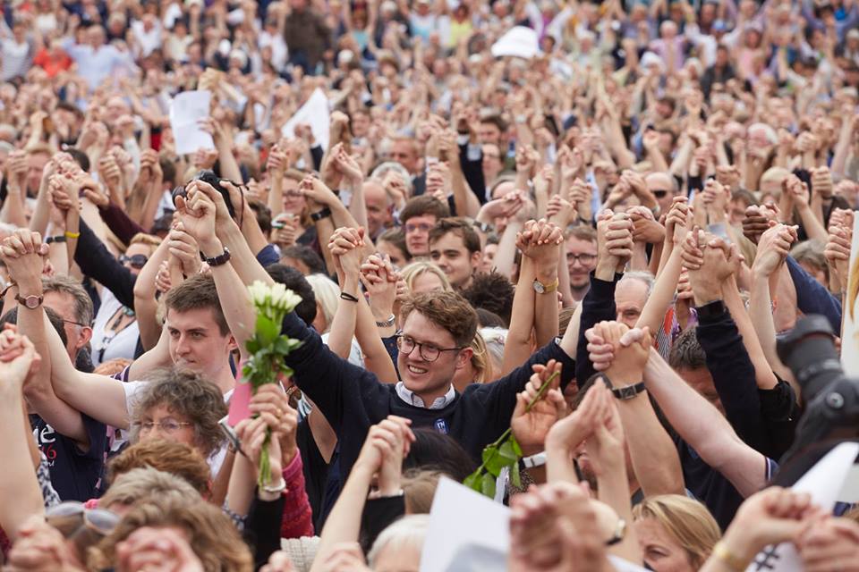 Our monthly supporter newsletter landed in inboxes this week. From stronger communities to respectful politics, we make meaningful change on the issues Jo Cox was passionate about. Sign up so you don't miss the next one👇 jocoxfoundation.org/newsletter/