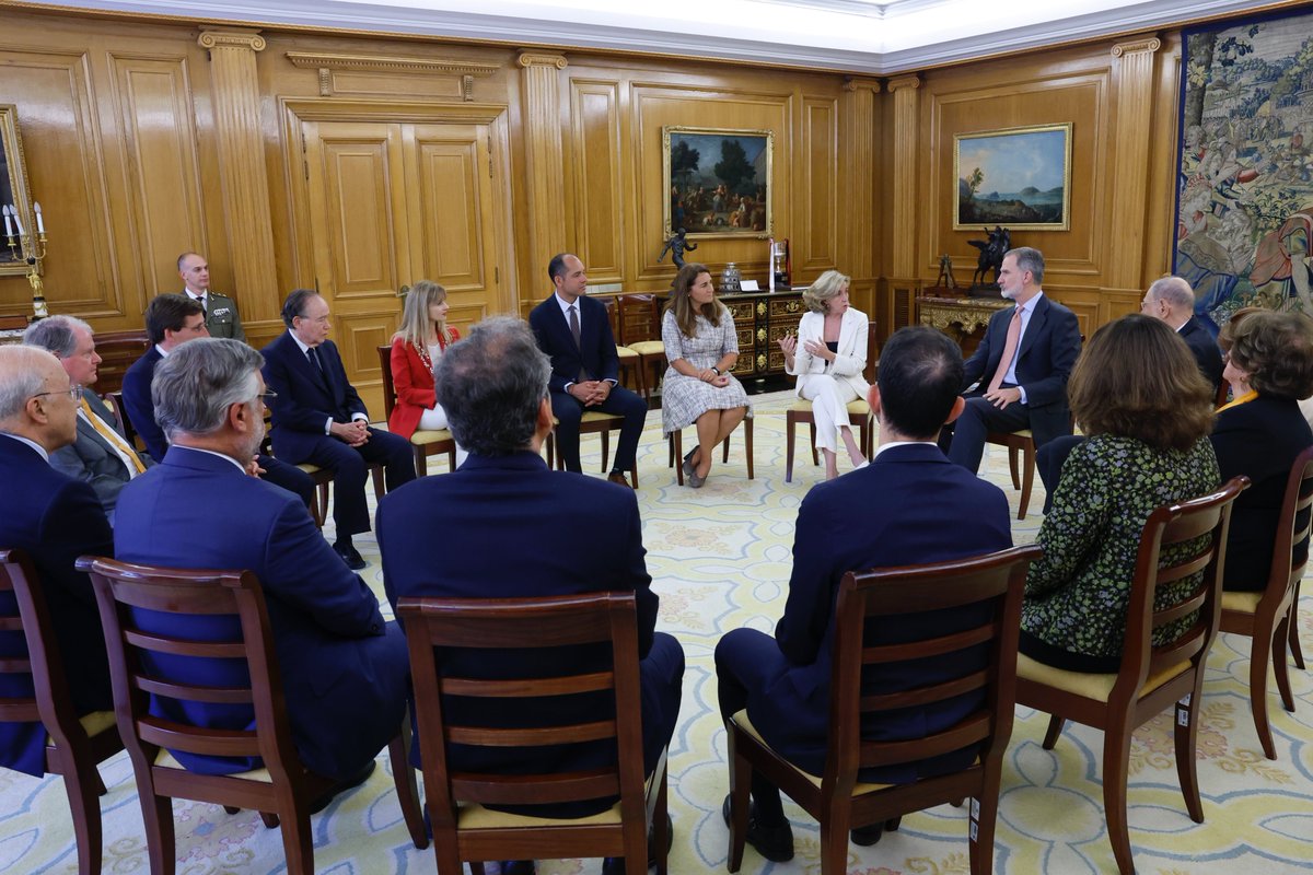 El Rey se reunió en audiencia con el Consejo de Administración de Patrimonio Nacional, organismo público responsable de los bienes de titularidad del Estado que proceden del legado de la Corona española. ➡️casareal.es/ES/Actividades…