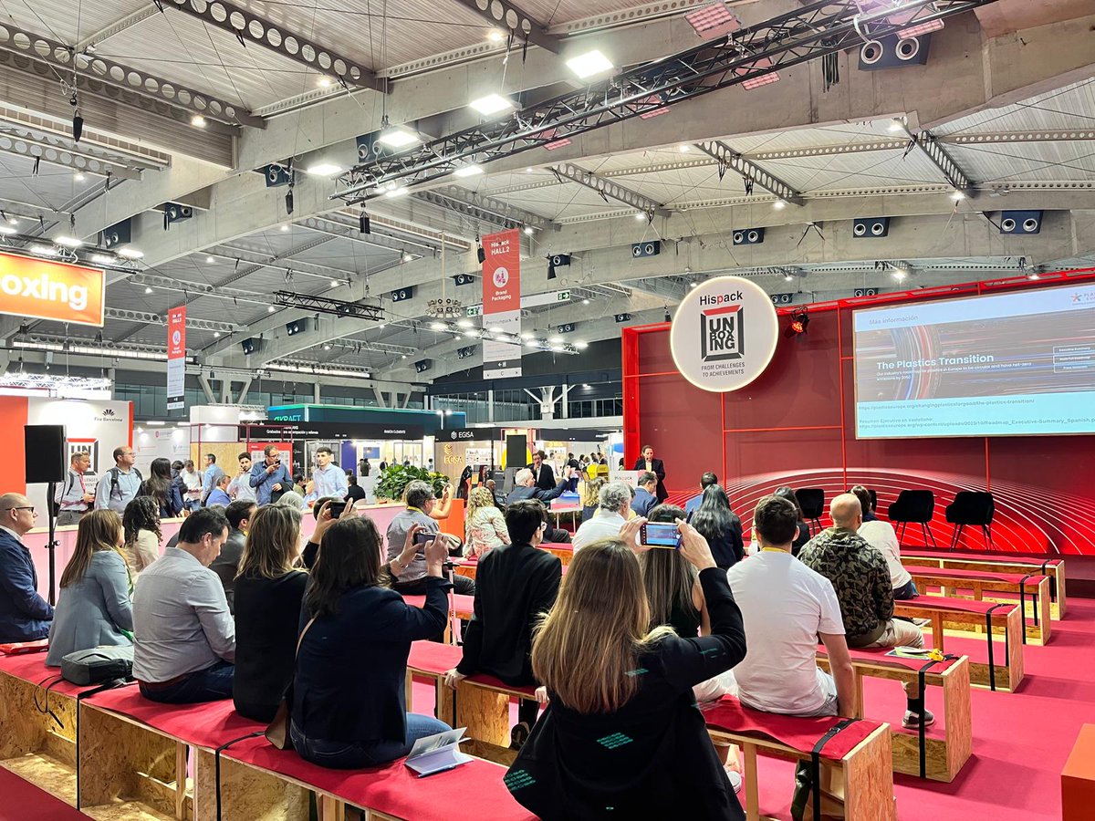 PlasticsEuropES's tweet image. 📍 Nuestra compañera @beatrizmeunier1 ha participado en @Hispackbcn presentando nuestra hoja de ruta #PlasticsTransitionRoadmap. Te contamos algunas de sus conclusiones:
✅ Los plásticos son estratégicos para Europa
✅ Alcanzar la circularidad de los plásticos y las cero…