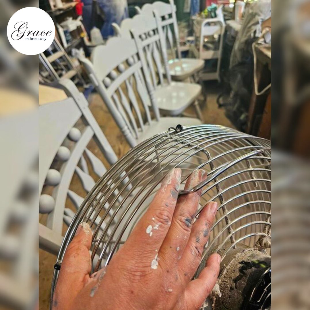 Are you wondering how exciting yesterday was?? I got to spend my day holding a fan at the right angle and watch primer dry 😂😂