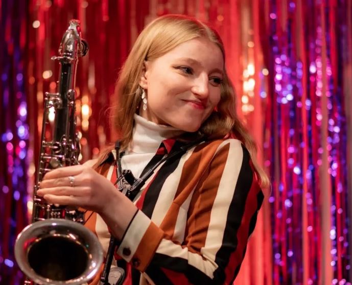 HUGE congrats to Emma Rawicz, Chetham's alumni and saxophonist, for being named part of @BBCRadio3 New Generation Artists scheme! 🎷 Emma took up the sax at Chetham's for sixth-form where she was taught by the renowned Iain Dixon. We're very proud 🧡 Photo by Steven McCormick📸