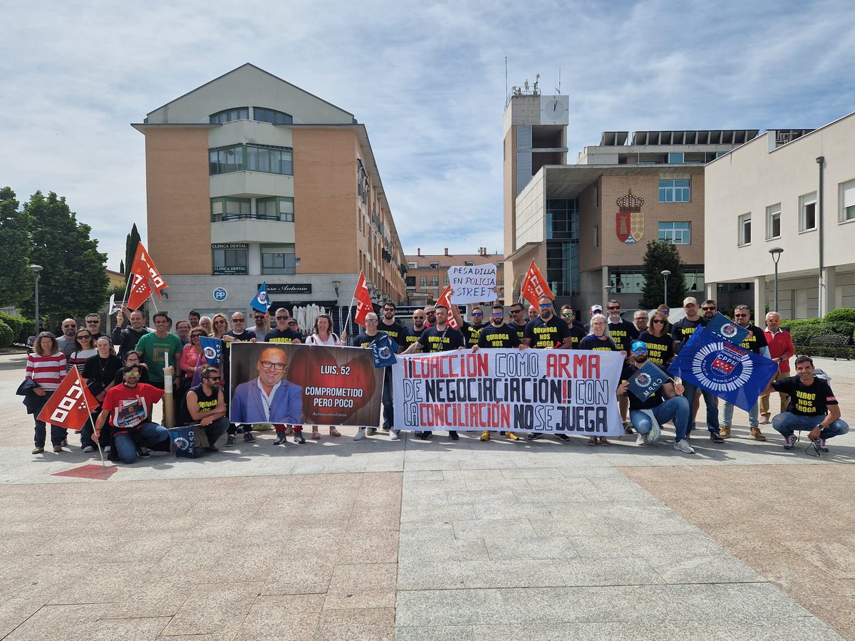 Concentración en <a href="/Arroyomolinos/">Ayuntamiento de Arroyomolinos</a> 
9/5/2024
Quiroga nos ahoga.
Coacción como arma de negociación.
¡¡Con la conciliación no se juega!!

<a href="/CCOO/">COMISIONES OBRERAS</a> <a href="/PLArroyomolinos/">Policía Local Arroyomolinos</a>